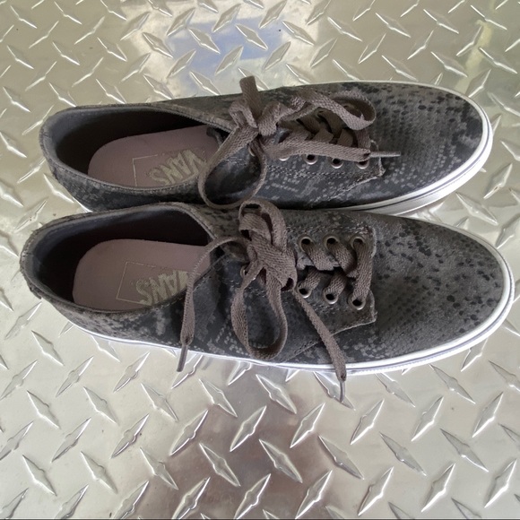 Vans Off the Wall Gray & White Sneakers Snake Skin Print Shoes Women’s Size 7 - Picture 3 of 10